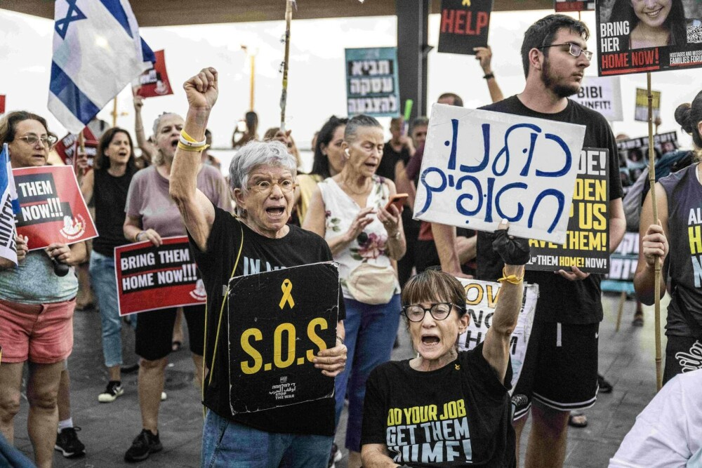 Proteste la Tel Aviv. Familiile ostaticilor şi-au strigat furia în timp ce Netanyahu îşi ţinea discursul în Congresul SUA - Imaginea 9