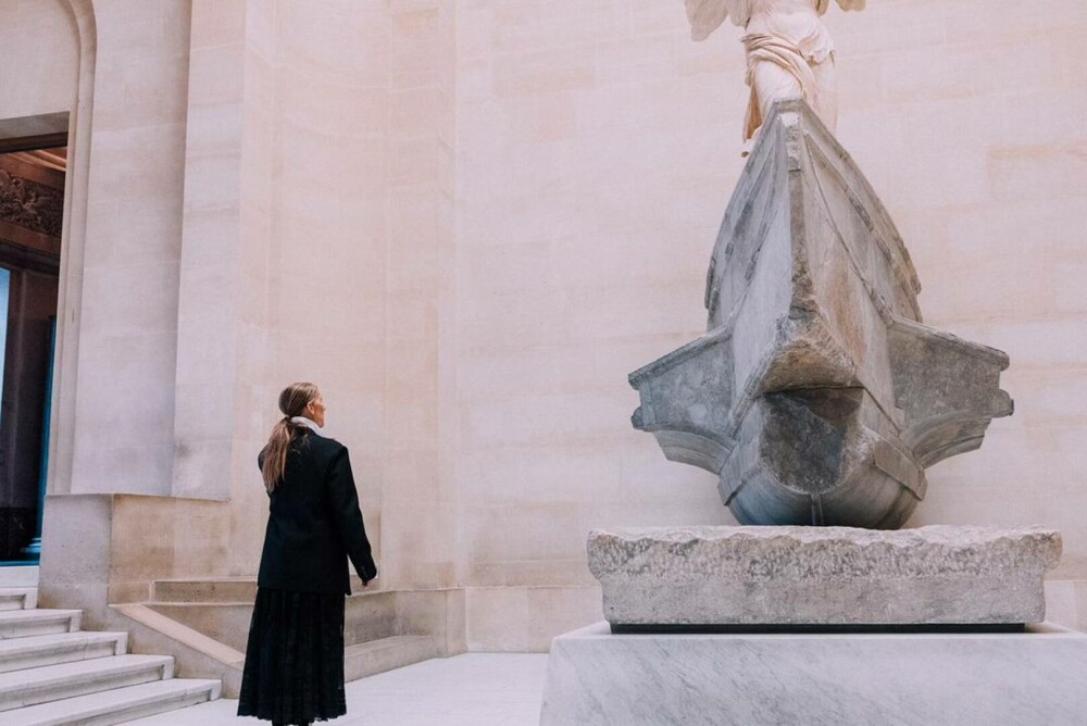 Céline Dion, în vizită la Luvru cu două zile înainte de deschiderea Jocurilor Olimpice. FOTO - Imaginea 1