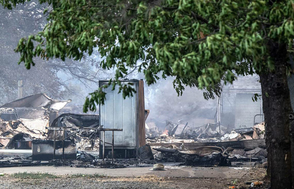 Incendiu masiv de vegetație în California. Cel puțin 3.500 de locuitori au fost evacuați, 20.000 de hectare mistuite. VIDEO - Imaginea 10