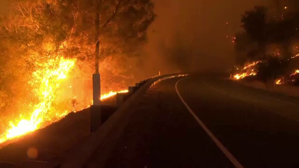 Incendiu masiv de vegetație în California. Cel puțin 3.500 de locuitori au fost evacuați, 20.000 de hectare mistuite. VIDEO - Imaginea 12