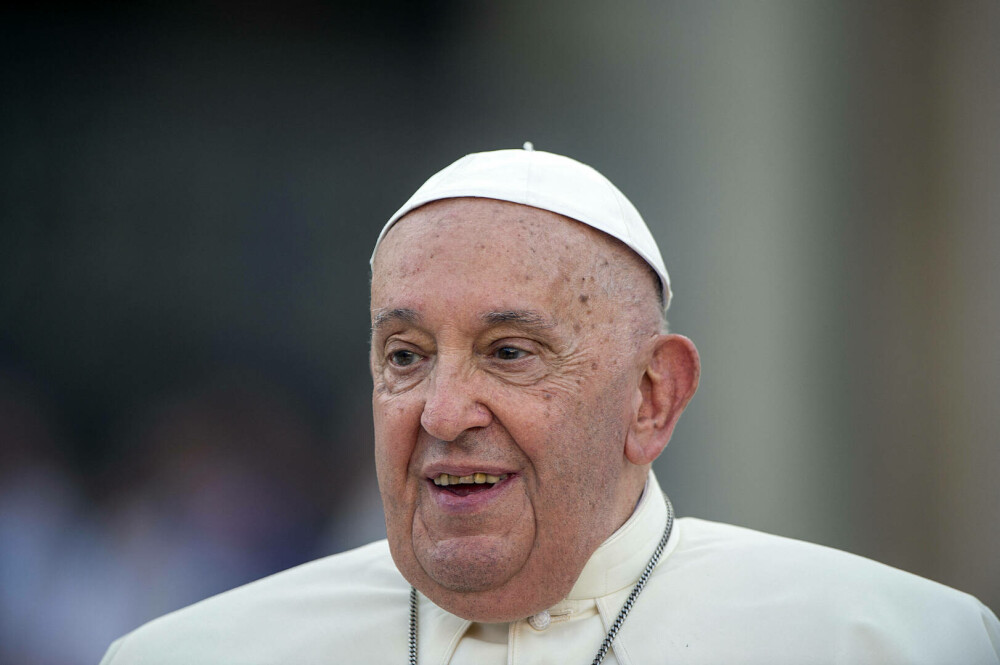 Papa Francisc s-a întâlnit cu o călugăriță care păstorește o comunitate LGBTQ și circari. Detaliul inedit din poza oficială - Imaginea 4