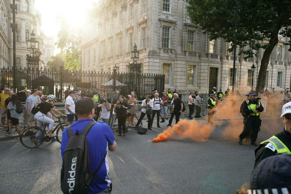 Nou protest violent în Southport, orășelul în care au fost înjunghiate mortal trei fetițe. GALERIE FOTO - Imaginea 7