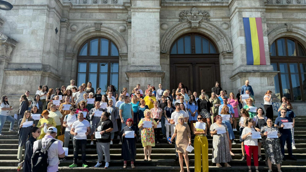 Protest la Ministerul Finanțelor după tăierea unui spor. 9.825 de lei, venitul mediu net al angajaților - Imaginea 3