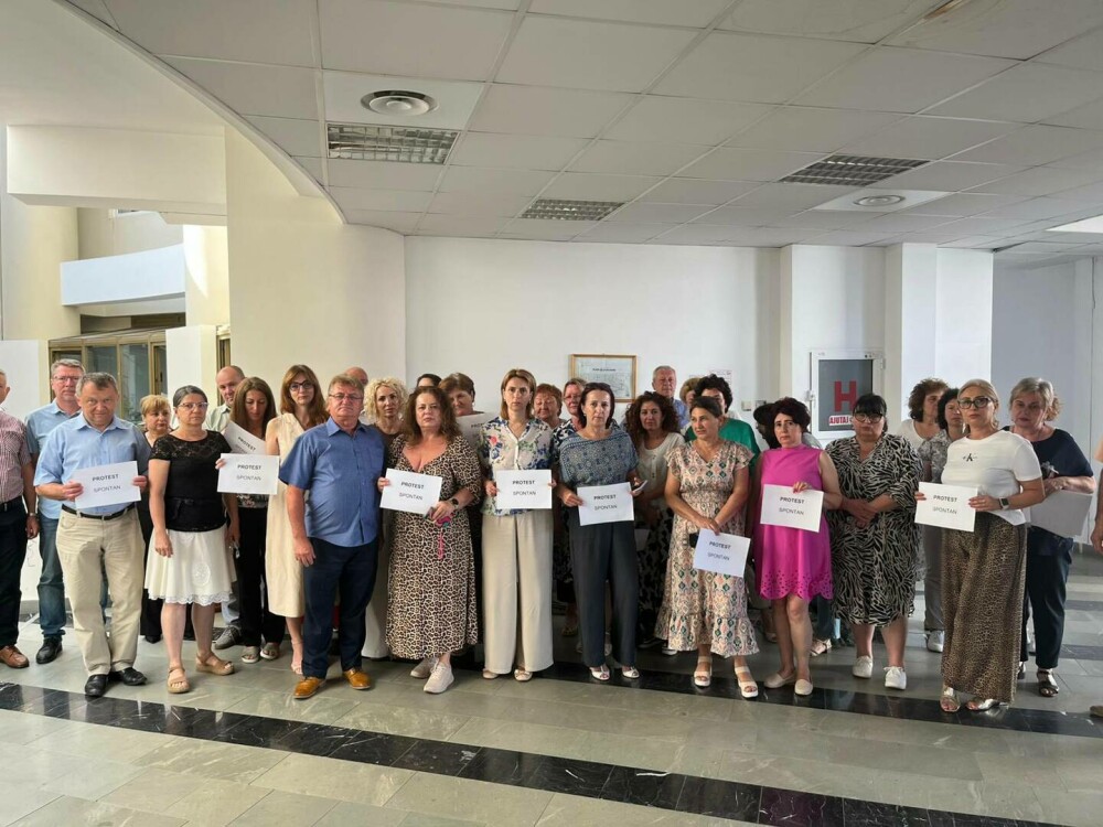 Protest la Ministerul Finanțelor după tăierea unui spor. 9.825 de lei, venitul mediu net al angajaților - Imaginea 9