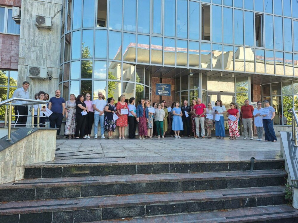 Protest la Ministerul Finanțelor după tăierea unui spor. 9.825 de lei, venitul mediu net al angajaților - Imaginea 5