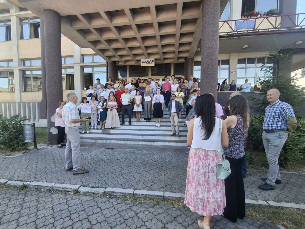 Protest la Ministerul Finanțelor după tăierea unui spor. 9.825 de lei, venitul mediu net al angajaților - Imaginea 7