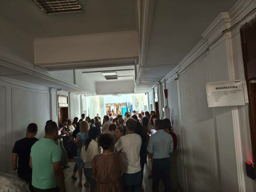 Protest la Ministerul Finanțelor după tăierea unui spor. 9.825 de lei, venitul mediu net al angajaților - Imaginea 8