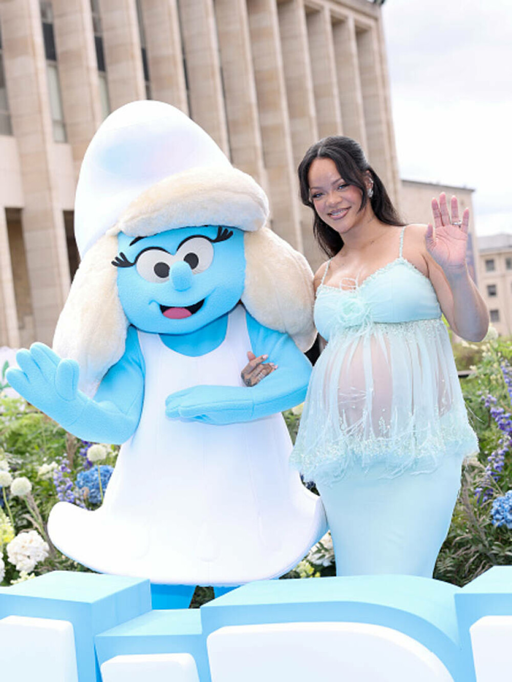 Cum a fost surprinsă Rihanna alături de A$AP Rocky și cei doi copii, la Paris. Ținuta a atras toate privirile. GALERIE FOTO - Imaginea 18