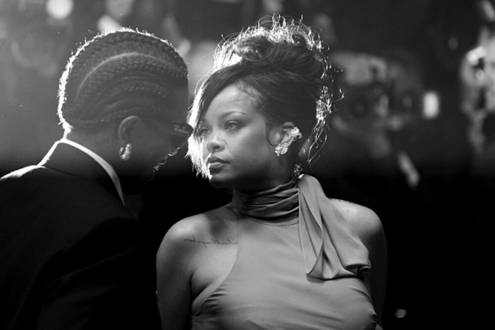 Cum a fost surprinsă Rihanna alături de A$AP Rocky și cei doi copii, la Paris. Ținuta a atras toate privirile. GALERIE FOTO - Imaginea 15