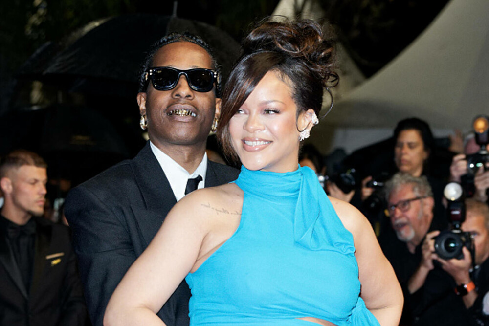 Cum a fost surprinsă Rihanna alături de A$AP Rocky și cei doi copii, la Paris. Ținuta a atras toate privirile. GALERIE FOTO - Imaginea 12