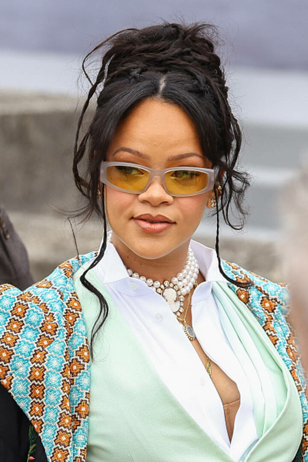 Cum a fost surprinsă Rihanna alături de A$AP Rocky și cei doi copii, la Paris. Ținuta a atras toate privirile. GALERIE FOTO - Imaginea 8