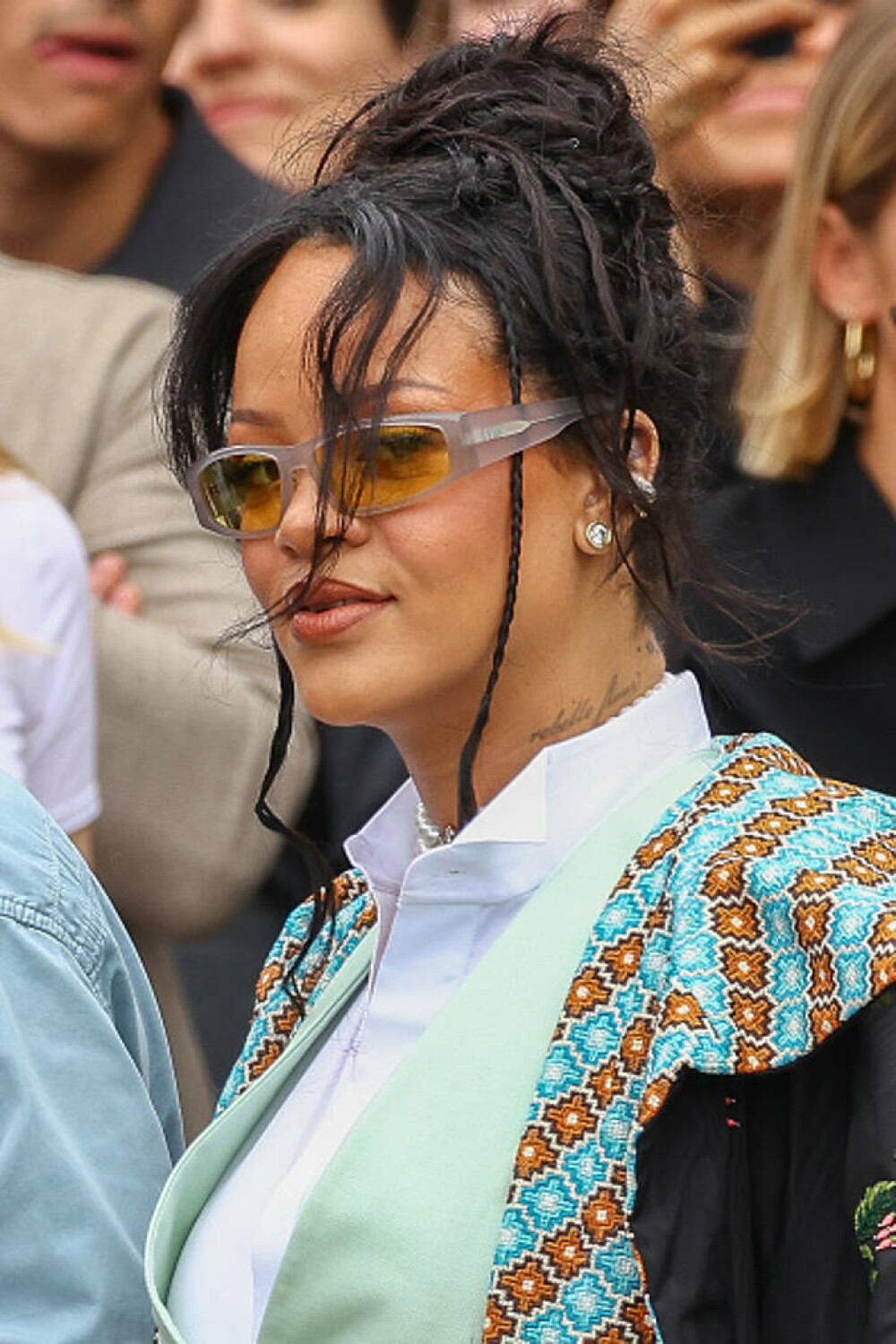 Cum a fost surprinsă Rihanna alături de A$AP Rocky și cei doi copii, la Paris. Ținuta a atras toate privirile. GALERIE FOTO - Imaginea 7