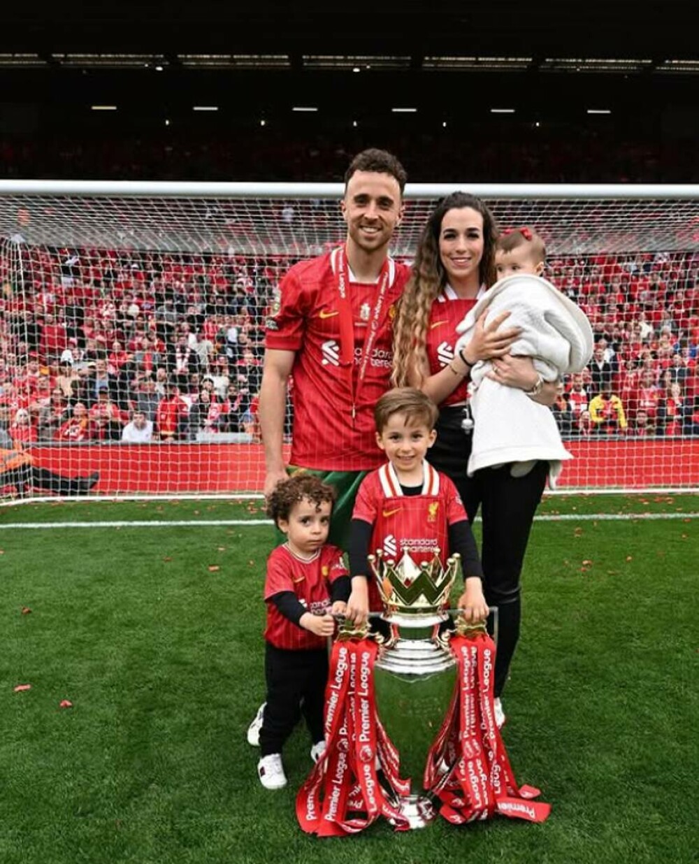 A murit Diogo Jota, fotbalistul lui Liverpool, într-un accident de circulație. Mesajul transmis de club - Imaginea 2