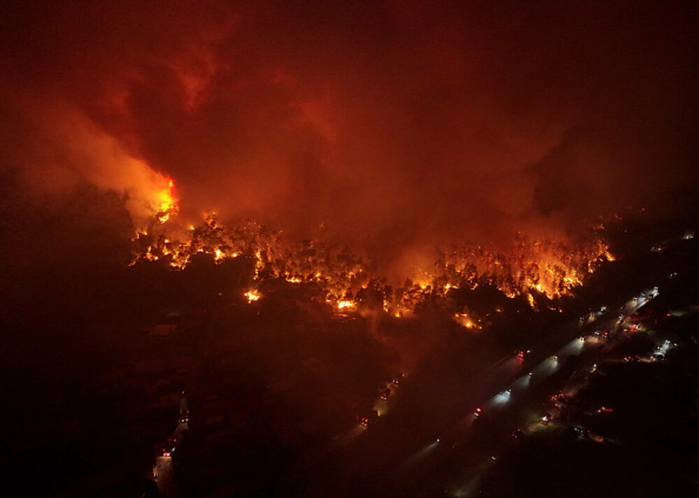 Turcia, împărțită între incendii de vegetaţie și ninsori. „E prima dacă când văd zăpadă în iulie”. GALERIE FOTO - Imaginea 6
