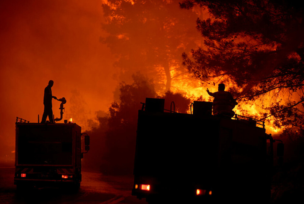 Turcia, împărțită între incendii de vegetaţie și ninsori. „E prima dacă când văd zăpadă în iulie”. GALERIE FOTO - Imaginea 8