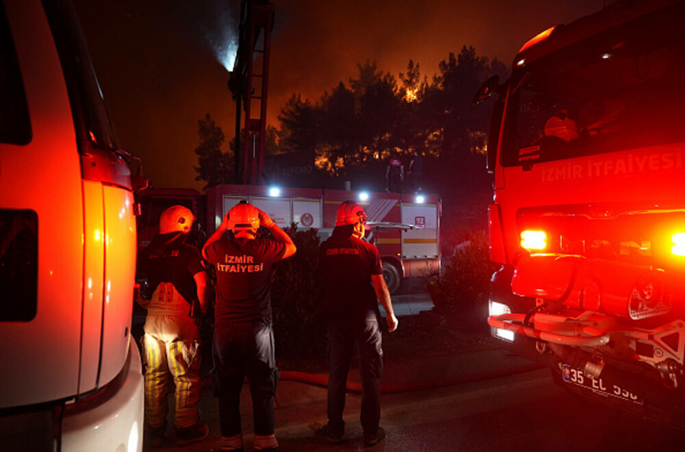Turcia, împărțită între incendii de vegetaţie și ninsori. „E prima dacă când văd zăpadă în iulie”. GALERIE FOTO - Imaginea 9