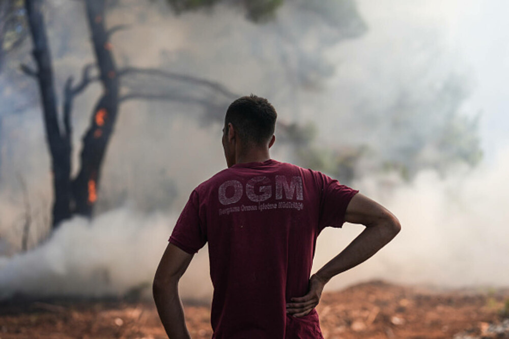 Turcia, împărțită între incendii de vegetaţie și ninsori. „E prima dacă când văd zăpadă în iulie”. GALERIE FOTO - Imaginea 18