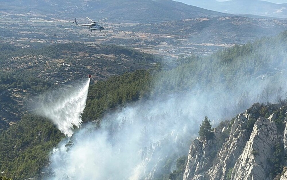 Turcia, împărțită între incendii de vegetaţie și ninsori. „E prima dacă când văd zăpadă în iulie”. GALERIE FOTO - Imaginea 37