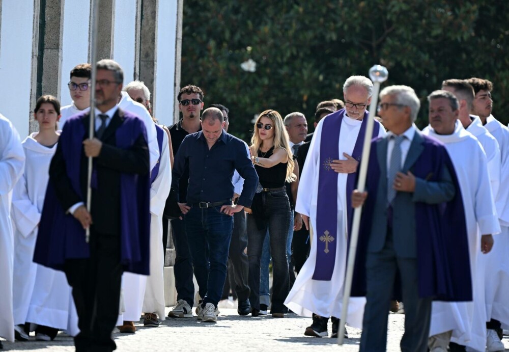 Imagini emoționante de la înmormântarea lui Diogo Jota. Familia și foștii coechipieri au adus un ultim omagiu. GALERIE FOTO - Imaginea 6