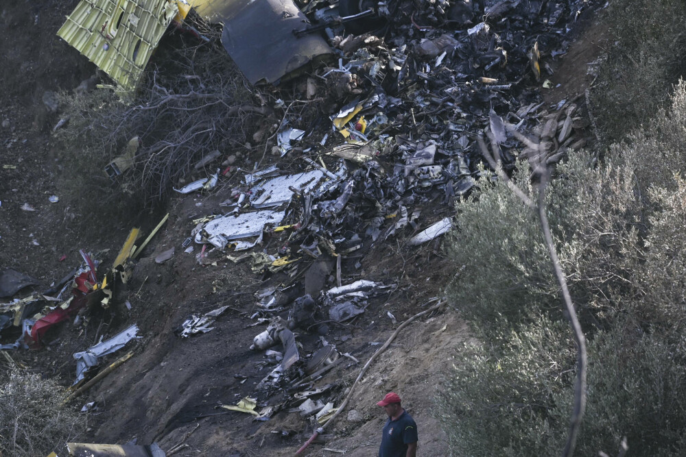Pompierii din Grecia se luptă cu un nou incendiu de vegetaţie, în Evia, dar fac progrese în Creta. FOTO - Imaginea 4