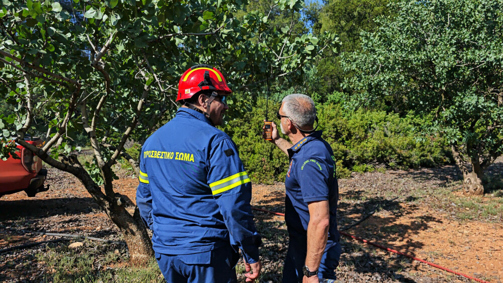 Pompierii din Grecia se luptă cu un nou incendiu de vegetaţie, în Evia, dar fac progrese în Creta. FOTO - Imaginea 9