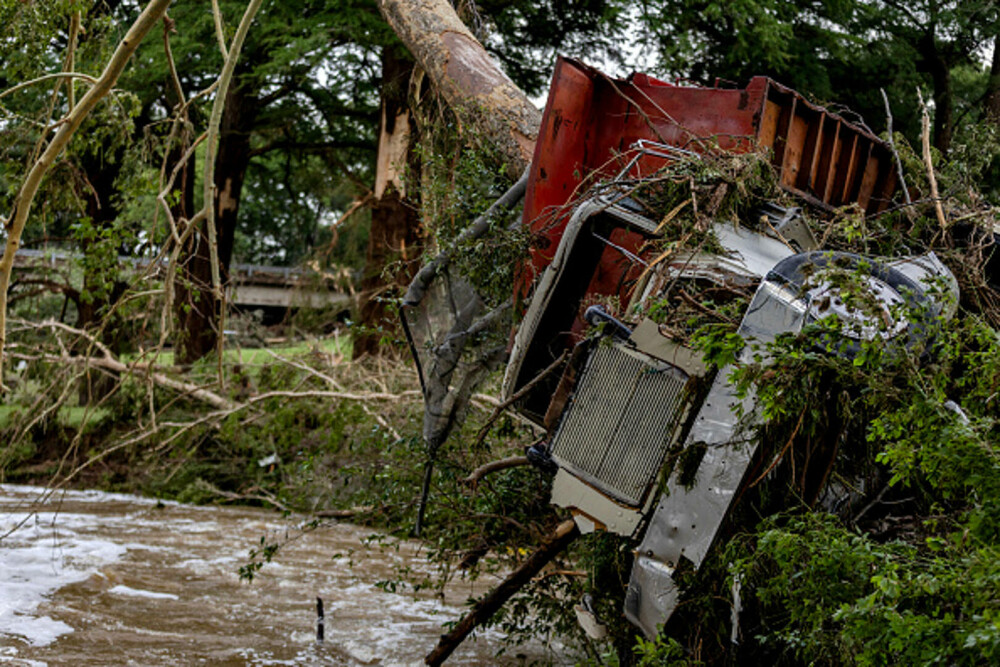 Bilanțul morților a ajuns la peste 50 după inundațiile devastatoare din Texas. „N-am văzut niciodată ceva atât de rău”. FOTO - Imaginea 13