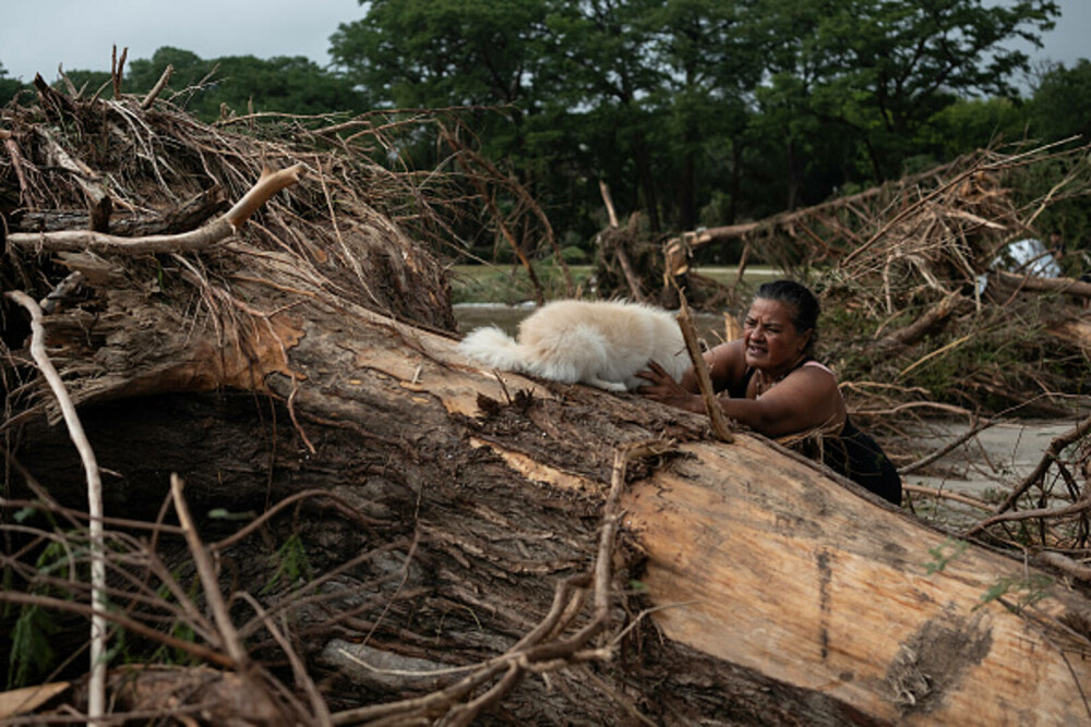 Bilanțul morților a ajuns la peste 50 după inundațiile devastatoare din Texas. „N-am văzut niciodată ceva atât de rău”. FOTO - Imaginea 17