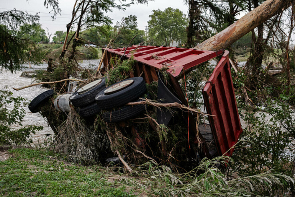 Bilanțul morților a ajuns la peste 50 după inundațiile devastatoare din Texas. „N-am văzut niciodată ceva atât de rău”. FOTO - Imaginea 20