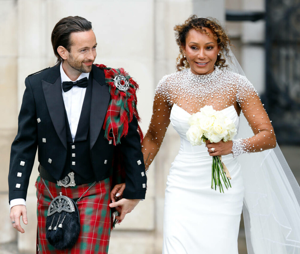 Ce mesaj i-a trimis Victoria Beckham fostei colege din Spice Girls, Mel B, după ce aceasta s-a căsătorit. FOTO - Imaginea 6
