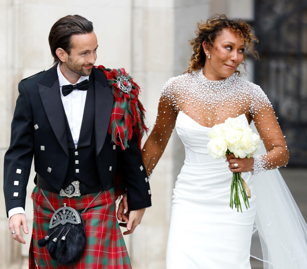 Ce mesaj i-a trimis Victoria Beckham fostei colege din Spice Girls, Mel B, după ce aceasta s-a căsătorit. FOTO - Imaginea 10