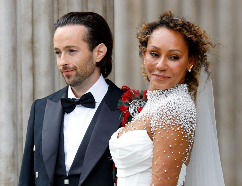Ce mesaj i-a trimis Victoria Beckham fostei colege din Spice Girls, Mel B, după ce aceasta s-a căsătorit. FOTO - Imaginea 12