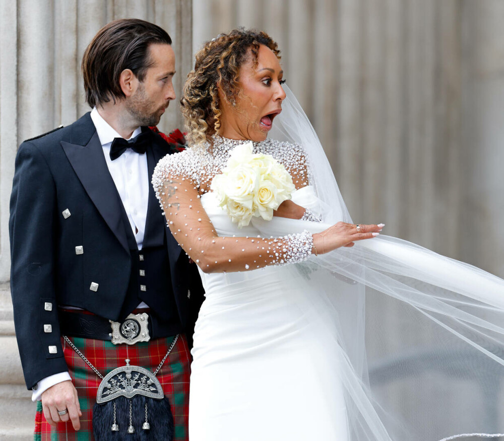 Ce mesaj i-a trimis Victoria Beckham fostei colege din Spice Girls, Mel B, după ce aceasta s-a căsătorit. FOTO - Imaginea 15