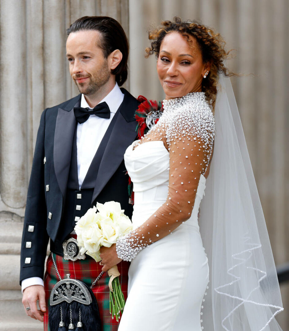 Ce mesaj i-a trimis Victoria Beckham fostei colege din Spice Girls, Mel B, după ce aceasta s-a căsătorit. FOTO - Imaginea 17
