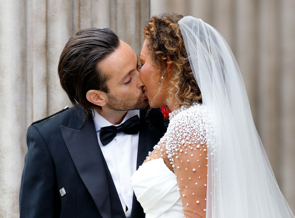 Ce mesaj i-a trimis Victoria Beckham fostei colege din Spice Girls, Mel B, după ce aceasta s-a căsătorit. FOTO - Imaginea 18