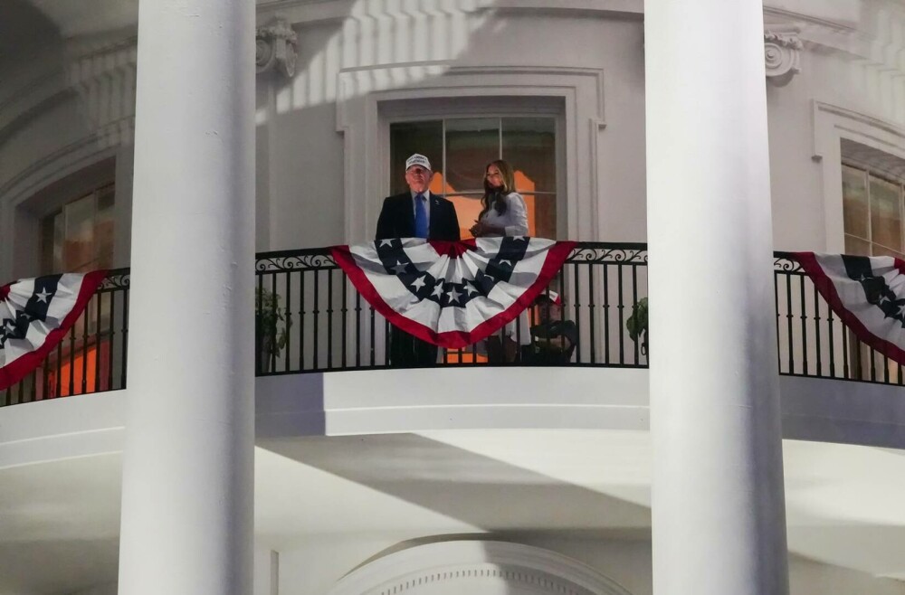 Moment romantic între Donald Trump și Melania în timpul festivităților de Ziua Independenței. FOTO&VIDEO - Imaginea 3
