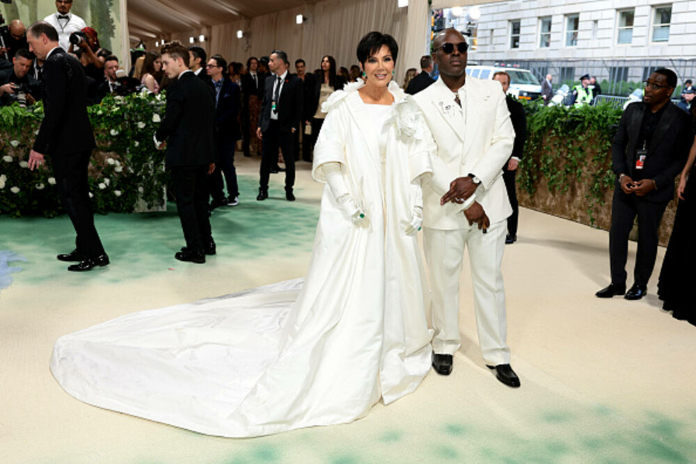 Kris Jenner, schimbare spectaculoasă de look la 69 de ani. Cum a fost surprinsă alături de iubitul cu 25 de ani mai tânăr - Imaginea 14