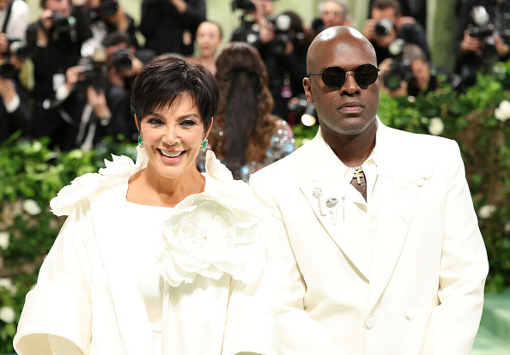 Kris Jenner, schimbare spectaculoasă de look la 69 de ani. Cum a fost surprinsă alături de iubitul cu 25 de ani mai tânăr - Imaginea 17