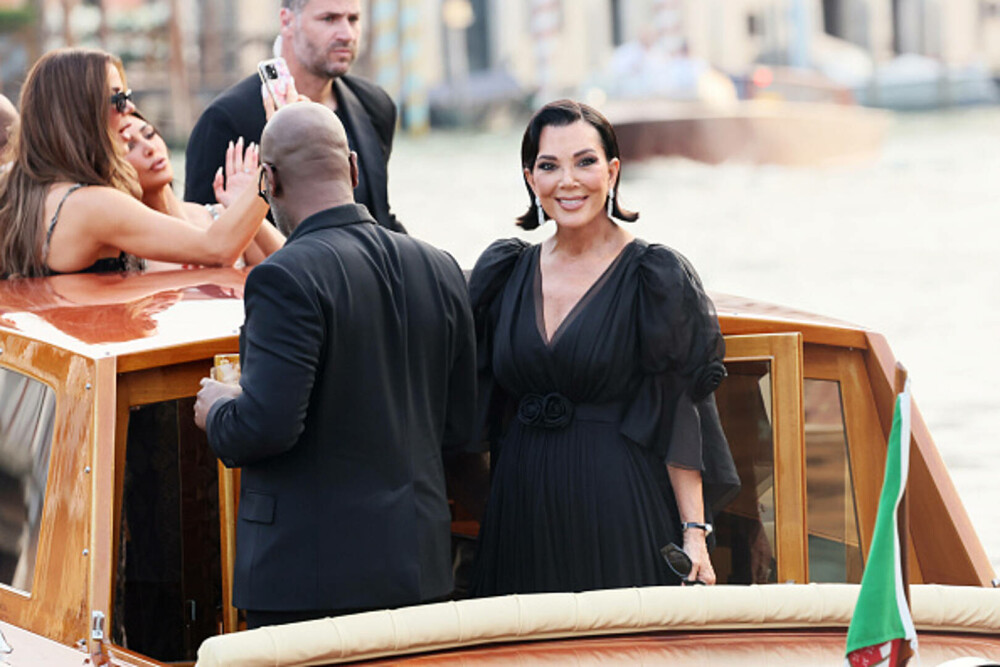 Kris Jenner, schimbare spectaculoasă de look la 69 de ani. Cum a fost surprinsă alături de iubitul cu 25 de ani mai tânăr - Imaginea 20