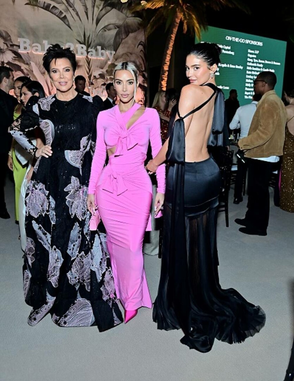 Kris Jenner, schimbare spectaculoasă de look la 69 de ani. Cum a fost surprinsă alături de iubitul cu 25 de ani mai tânăr - Imaginea 36