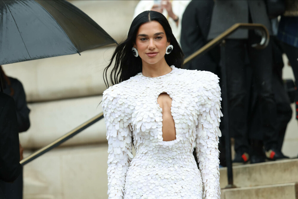 Dua Lipa, plină de eleganță la Săptămâna Modei Haute Couture de la Paris. Ce ținuta a purtat. GALERIE FOTO - Imaginea 3