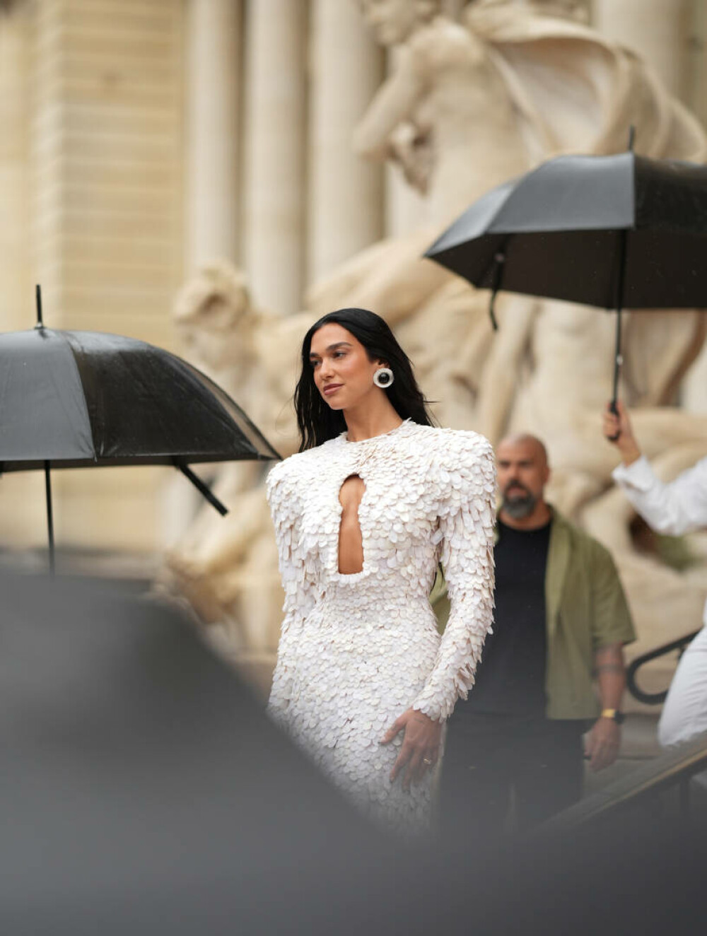 Dua Lipa, plină de eleganță la Săptămâna Modei Haute Couture de la Paris. Ce ținuta a purtat. GALERIE FOTO - Imaginea 7