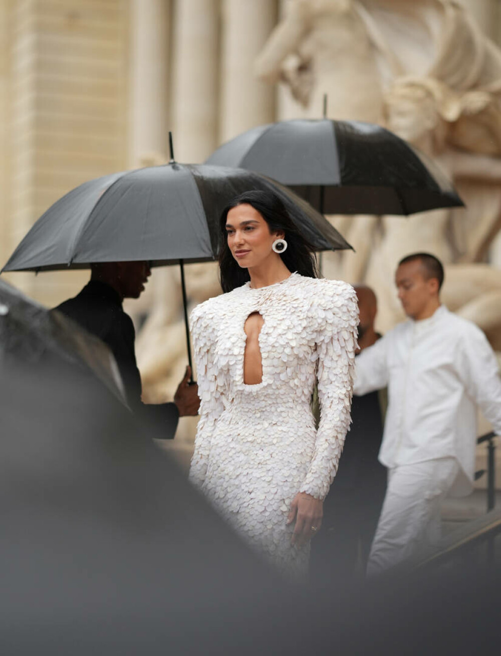 Dua Lipa, plină de eleganță la Săptămâna Modei Haute Couture de la Paris. Ce ținuta a purtat. GALERIE FOTO - Imaginea 8
