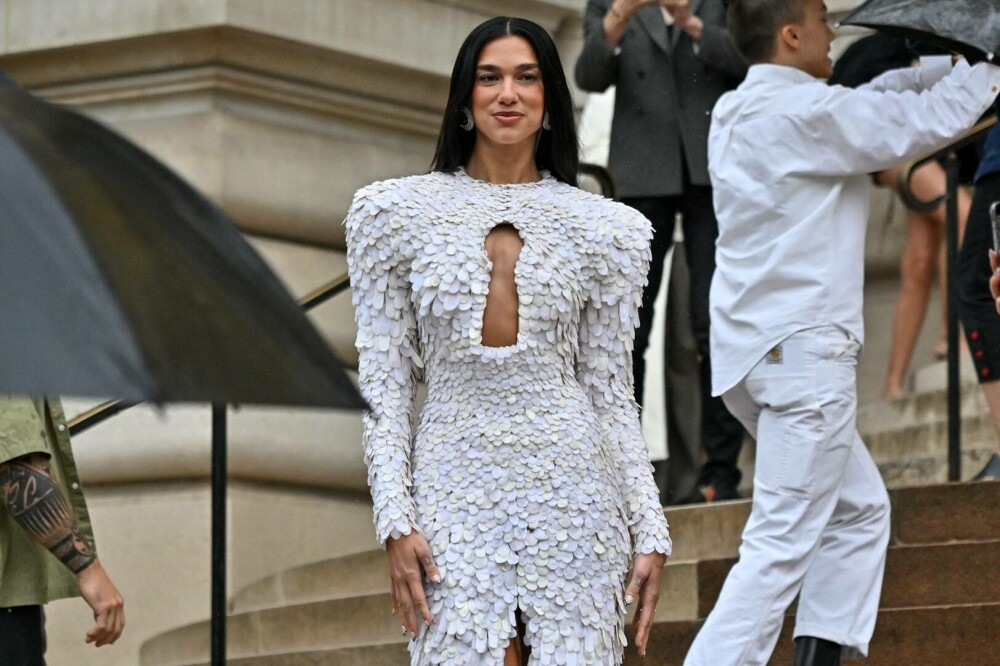 Dua Lipa, plină de eleganță la Săptămâna Modei Haute Couture de la Paris. Ce ținuta a purtat. GALERIE FOTO - Imaginea 9