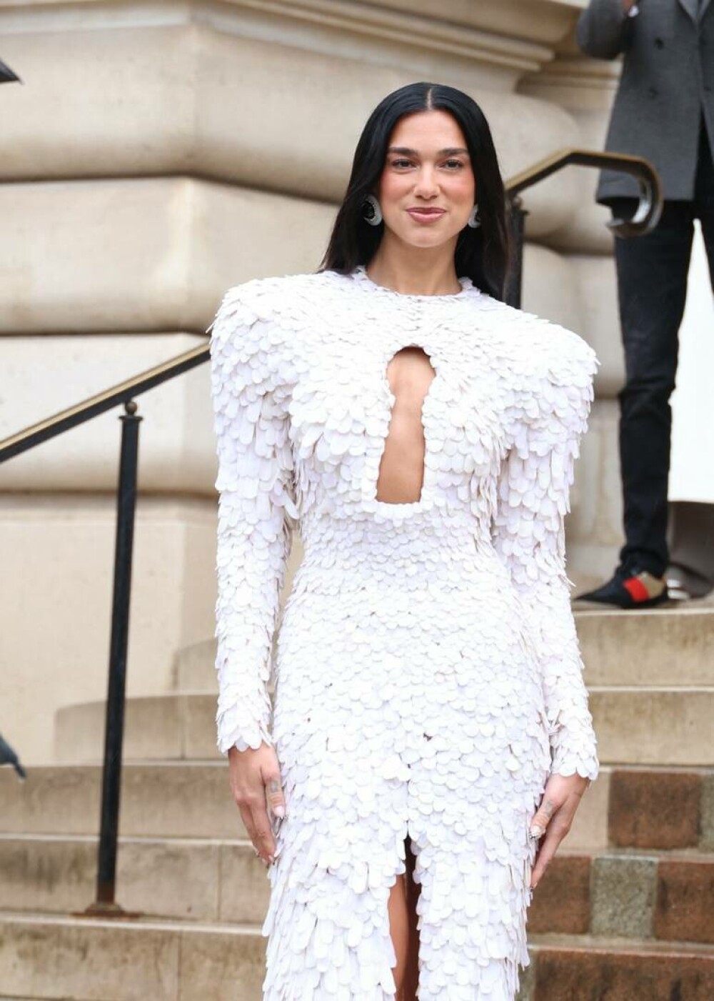 Dua Lipa, plină de eleganță la Săptămâna Modei Haute Couture de la Paris. Ce ținuta a purtat. GALERIE FOTO - Imaginea 10