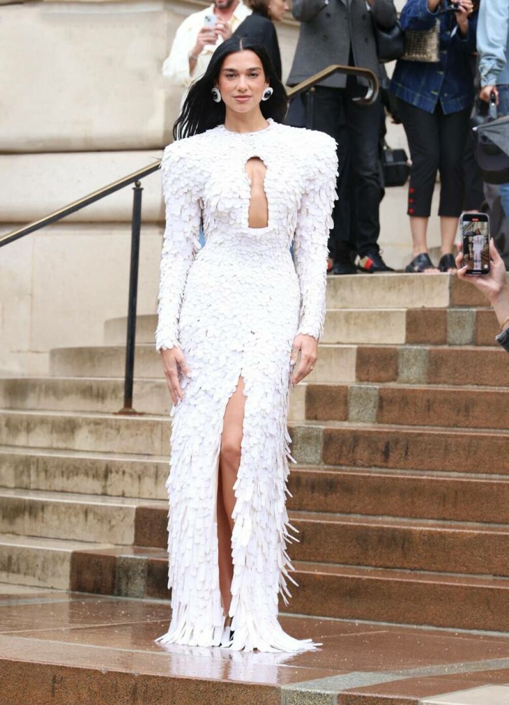 Dua Lipa, plină de eleganță la Săptămâna Modei Haute Couture de la Paris. Ce ținuta a purtat. GALERIE FOTO - Imaginea 13