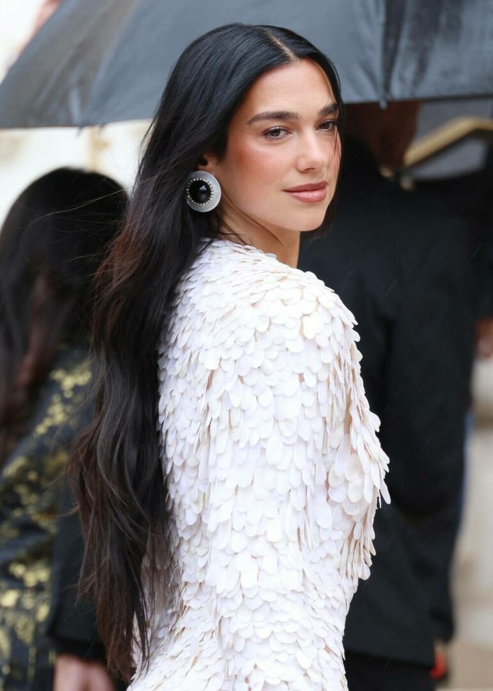 Dua Lipa, plină de eleganță la Săptămâna Modei Haute Couture de la Paris. Ce ținuta a purtat. GALERIE FOTO - Imaginea 17
