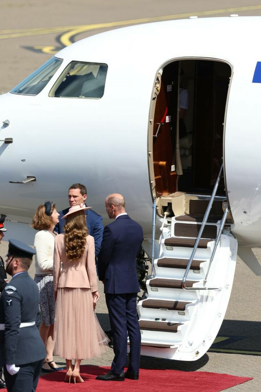 Prințesa Kate, apariție plină de eleganță la întâlnirea cu Emmanuel Macron și Brigitte. Ce ținută a purtat. GALERIE FOTO - Imaginea 1