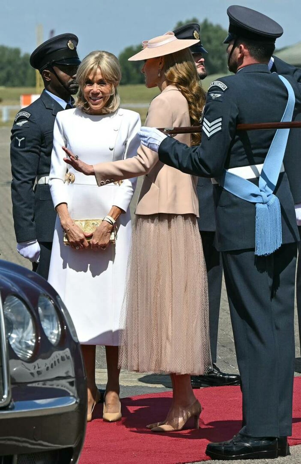 Prințesa Kate, apariție plină de eleganță la întâlnirea cu Emmanuel Macron și Brigitte. Ce ținută a purtat. GALERIE FOTO - Imaginea 6