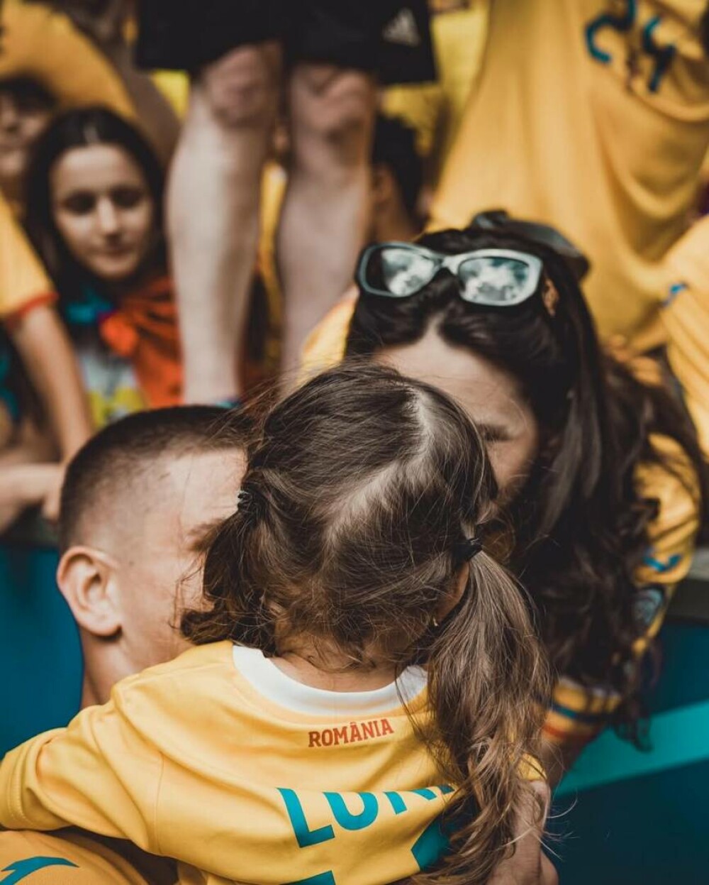 Răzvan Marin s-a căsătorit civil. Cine este Crina, soția mijlocașului tricolor. FOTO - Imaginea 22