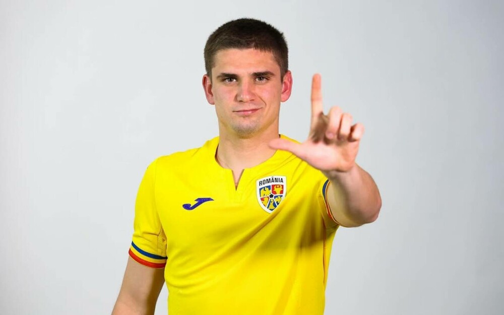 Răzvan Marin s-a căsătorit civil. Cine este Crina, soția mijlocașului tricolor. FOTO - Imaginea 24